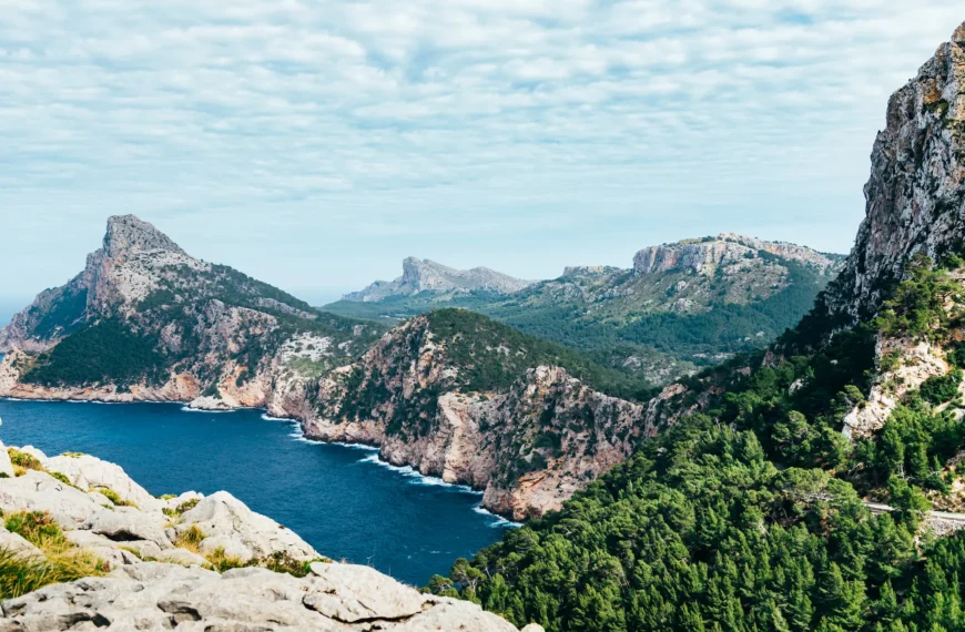 Ruta por Es Capdellà y Estellencs: vistas inigualables y encanto rústico en Mallorca
