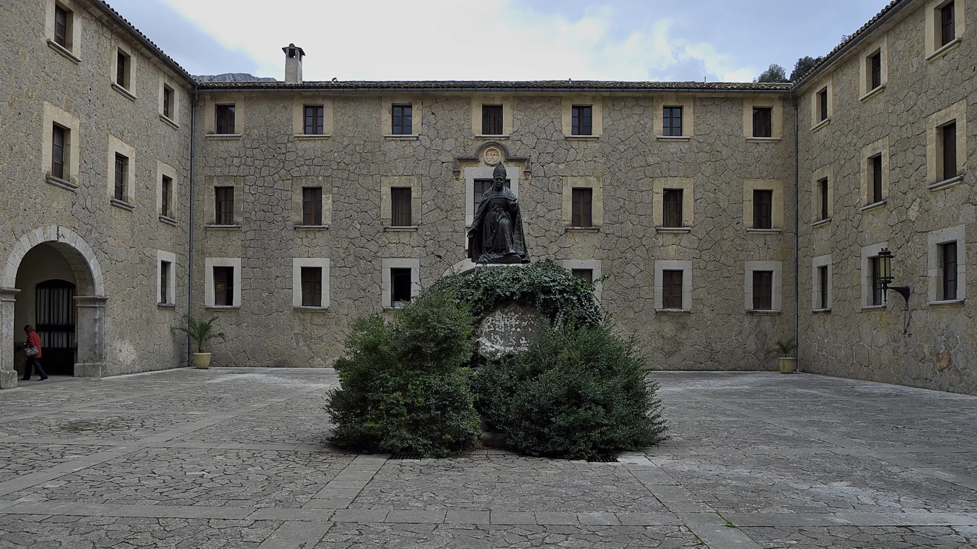 Monasterio de Lluc Escorca. Patio Monasteries in Mallorca that are worth a visit
