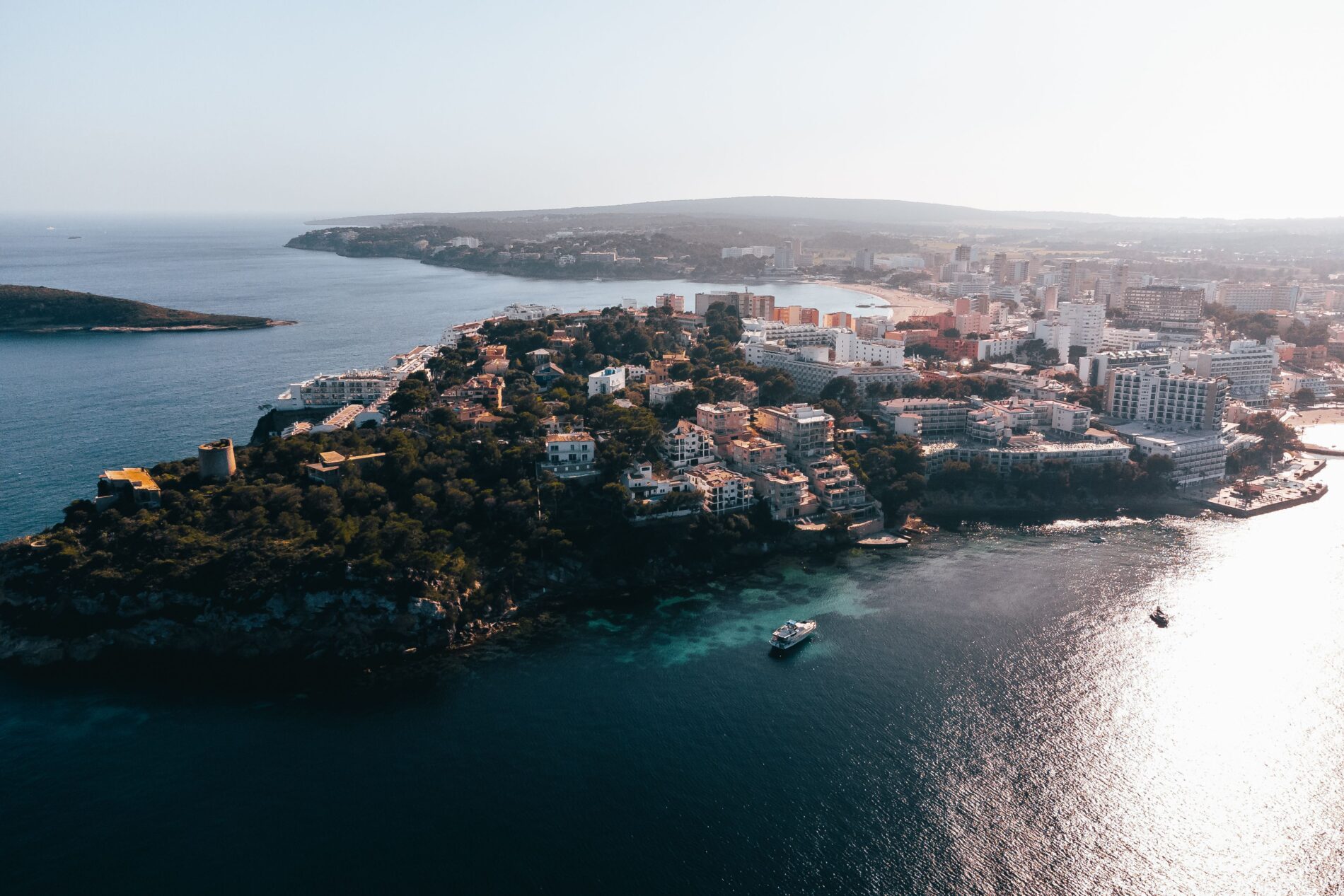 aerial view of palmanova beach in mallorca spain 2023 07 04 03 26 06 utc Qué hacer en Palmanova