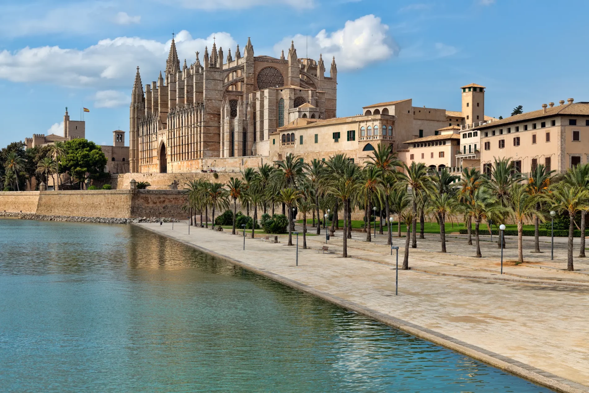 cathedral-de-santa-maria-de-palma-de-mallorca-2023-11-27-05-25-59-utc