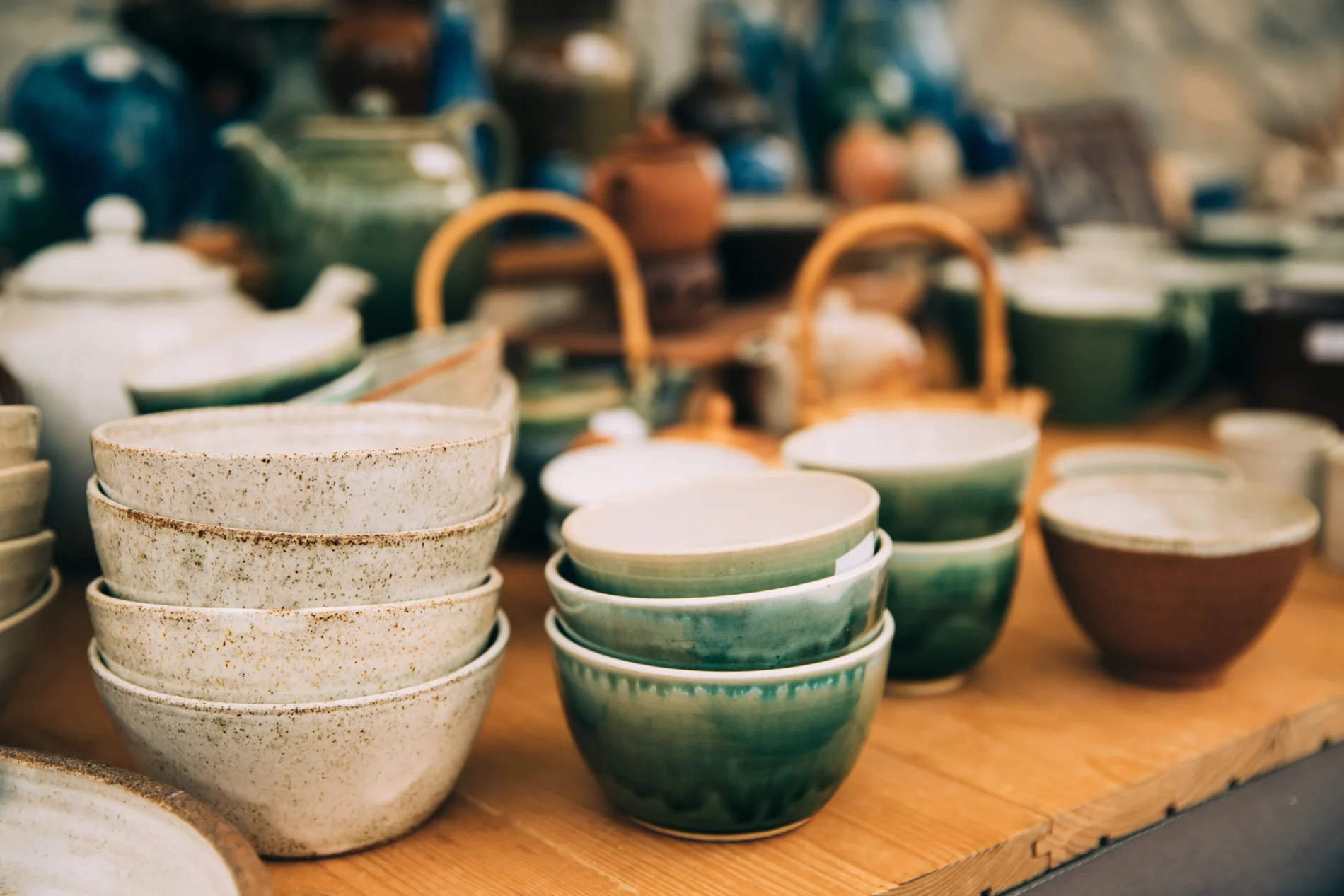 ceramic clay crafts ceramic dishware in market b 2021 08 30 08 49 21 utc Todo lo que debes saber sobre Cala Bona, Mallorca