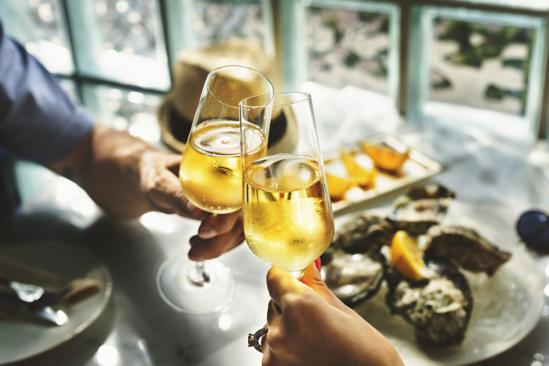 couple is dating at a restaurant 2022 12 15 23 41 49 utc Mallorca romántica: escapadas y rincones para parejas