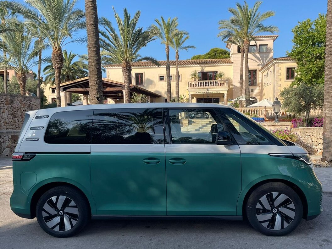 e1eb60a6 4e2e 43f7 a07c 9beebc87e5fc edited ROIG Drive Mallorca y su nuevo VW ID Buzz