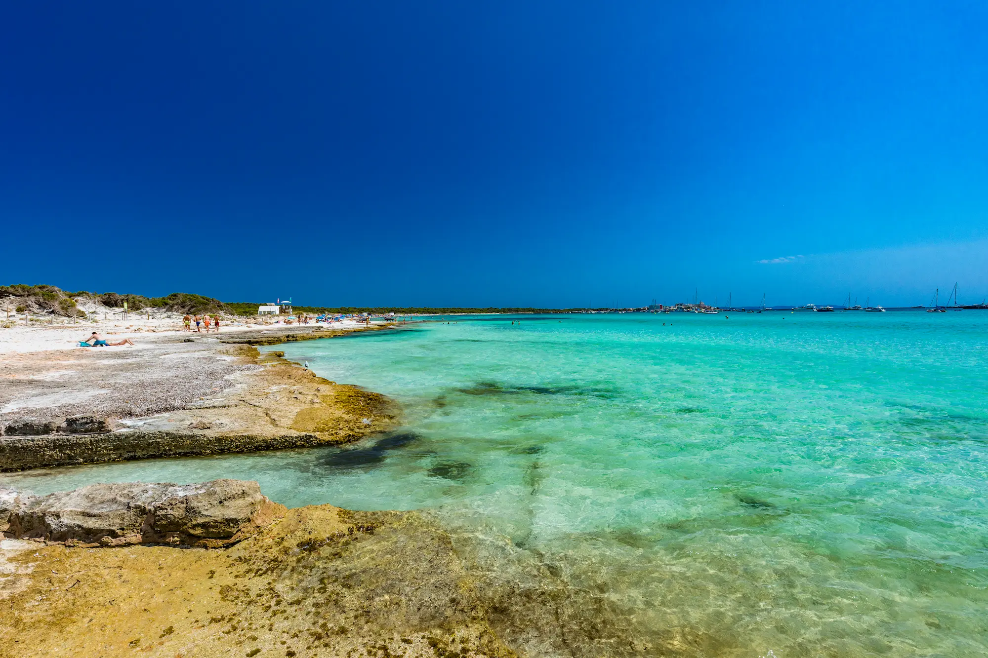 majorca es trenc ses arenes beach in balearic isla 2023 11 27 04 59 51 utc Un día en las salinas de Es Trenc: Historia, naturaleza y artesanía