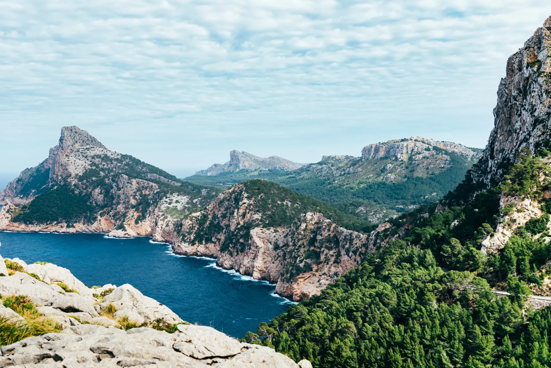 palma de mallorca rocky coast 2023 11 27 05 32 25 utc Descubre Cala Na Clara: la joya escondida del norte de Mallorca 