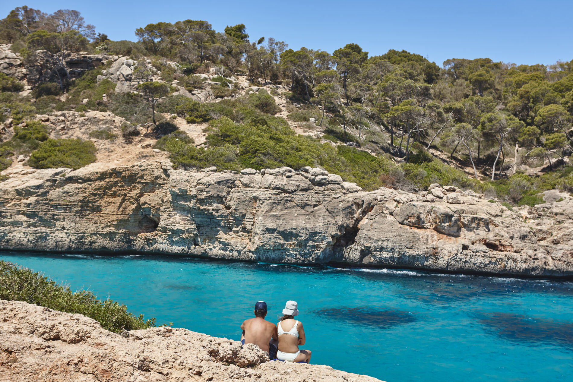 summer in spain couple relaxing mediterranean tur 2022 08 11 15 40 38 utc Mallorca romántica: escapadas y rincones para parejas