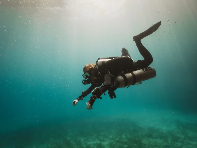 rebreather-technical-diver-on-the-sunlit-ocean-div-2025-02-02-14-00-43-utc