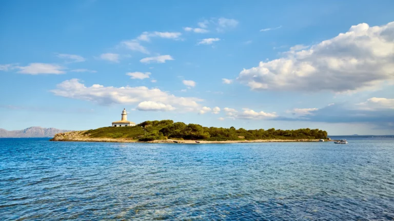 island with alcanada lighthouse mallorca 2023 11 27 05 16 04 utc 768x432 1 La Mallorca submarina: los mejores naufragios para practicar buceo en la isla