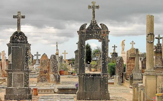 tots sants llucmajor pide evitar aglomeraciones cementerio.jpg El cementerio modernista de Llucmajor: arte y arquitectura en un lugar inesperado 