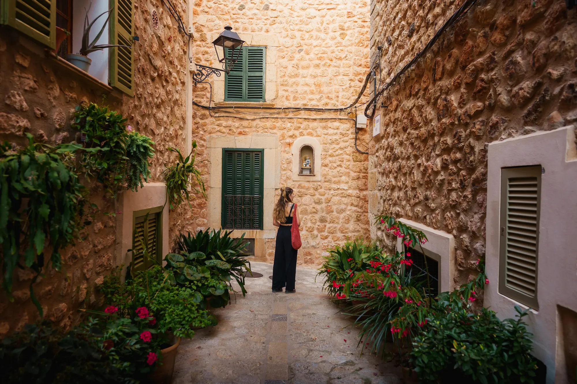 a charming alley in fornalutx mallorca featuring 2025 04 23 10 48 37 utc Mallorca out of season: unique routes in autumn and winter