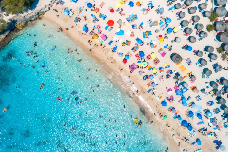 aerial view of sandy beach with colorful umbrellas 2026 01 07 06 32 21 utc Startseite