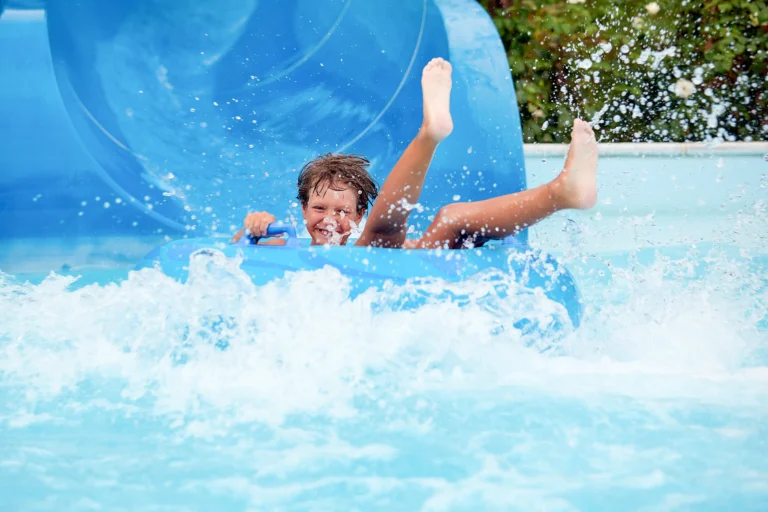 happy an 8 year old boy is riding in the water par 2026 01 06 11 05 07 utc Startseite