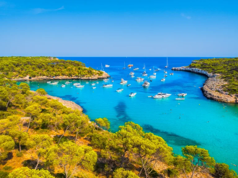 aerial view of luxury yachts and boats anchored in 2026 06 02 17 48 52 utc pagina de inicio