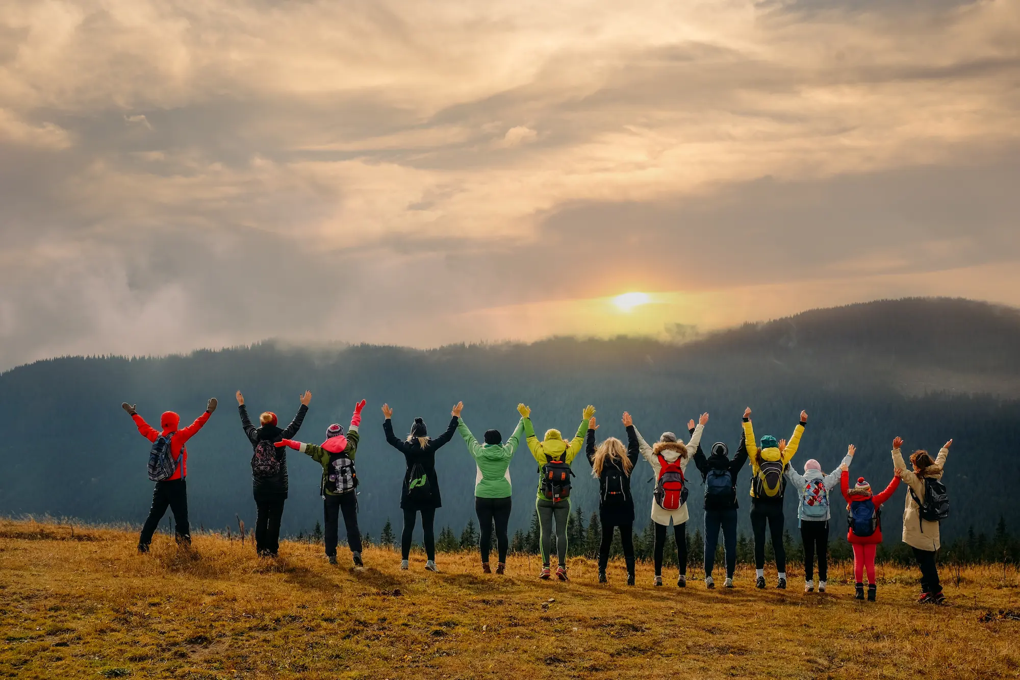 group celebrates on mountain at sunrise with arms 2026 09 23 01 33 11 utc 1 Transporte y Experiencias para grupos en Mallorca